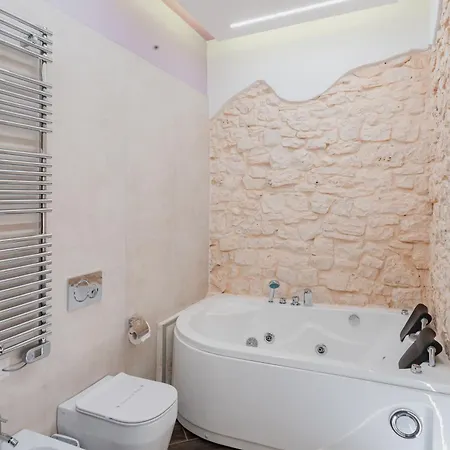 Luxuite Con Piscina E Jacuzzi * Alberobello