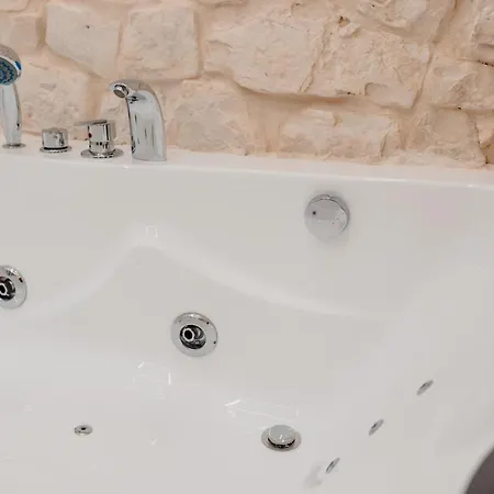 Luxuite Con Piscina E Jacuzzi * Alberobello