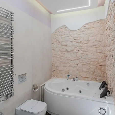 Luxuite Con Piscina E Jacuzzi